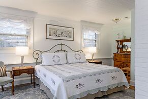 Oakland Cottage Bed & Breakfast