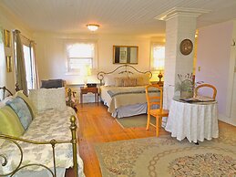 Oakland Cottage Bed & Breakfast