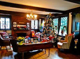 Oakland Cottage Bed & Breakfast