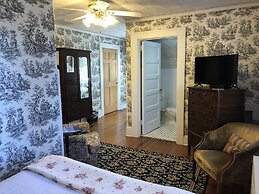 Oakland Cottage Bed & Breakfast