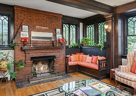 Oakland Cottage Bed & Breakfast