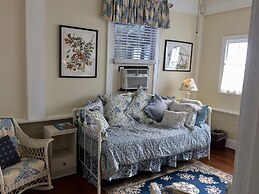 Oakland Cottage Bed & Breakfast