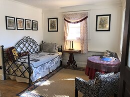 Oakland Cottage Bed & Breakfast