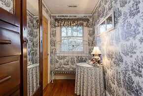 Oakland Cottage Bed & Breakfast