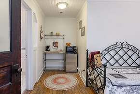 Oakland Cottage Bed & Breakfast