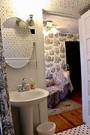 Oakland Cottage Bed & Breakfast