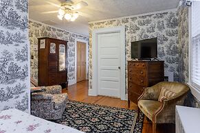 Oakland Cottage Bed & Breakfast