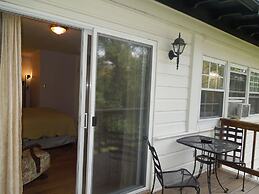 Oakland Cottage Bed & Breakfast