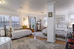 Oakland Cottage Bed & Breakfast