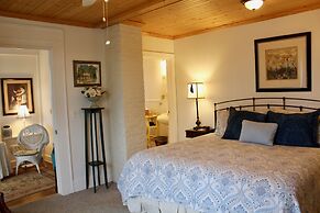 Oakland Cottage Bed & Breakfast