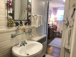 Oakland Cottage Bed & Breakfast