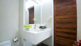 Almond Hotel Bassac River