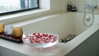 Almond Hotel Bassac River