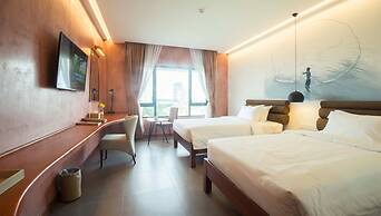 Almond Hotel Bassac River