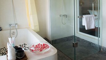 Almond Hotel Bassac River