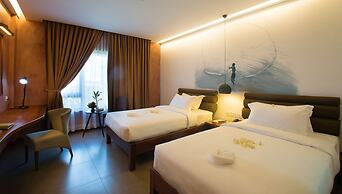 Almond Hotel Bassac River