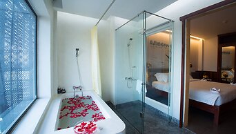 Almond Hotel Bassac River