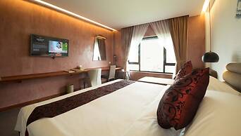 Almond Hotel Bassac River