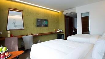 Almond Hotel Bassac River