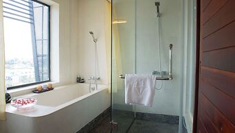 Almond Hotel Bassac River