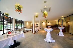 Almond Hotel Bassac River