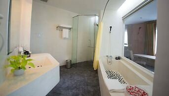 Almond Hotel Bassac River