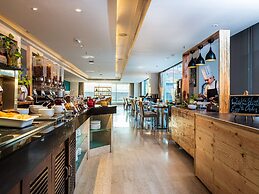 Mercure Hyderabad KCP Hotel