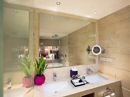 Mercure Hyderabad KCP Hotel