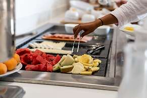 Super Paradise Hotel