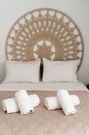 Super Paradise Hotel