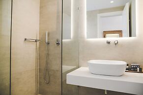 Super Paradise Hotel