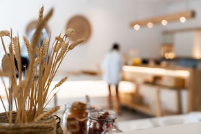 Super Paradise Hotel