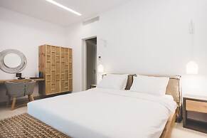 Super Paradise Hotel