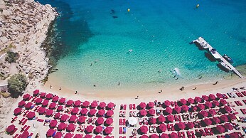 Super Paradise Hotel