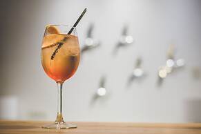 Super Paradise Hotel