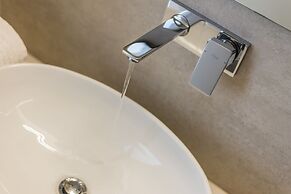 Super Paradise Hotel