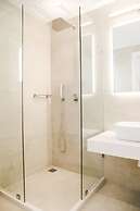 Super Paradise Hotel