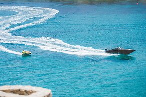 Super Paradise Hotel