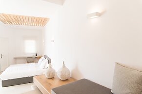 Super Paradise Hotel