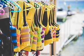 Super Paradise Hotel