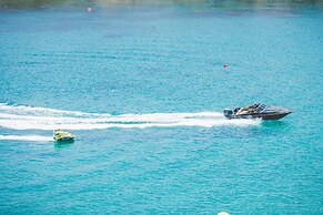 Super Paradise Hotel