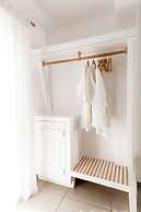 Super Paradise Hotel