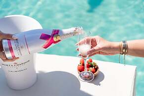 Super Paradise Hotel