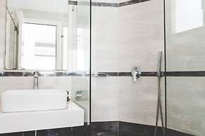 Super Paradise Hotel