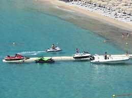 Super Paradise Hotel