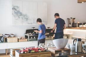 Super Paradise Hotel