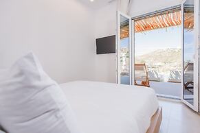 Super Paradise Hotel