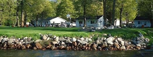 Red Door Resort & Motel