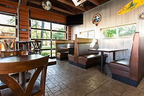 Appeldoorn's Sunset Bay Resort