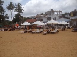 SURF UNA Beach Hotel